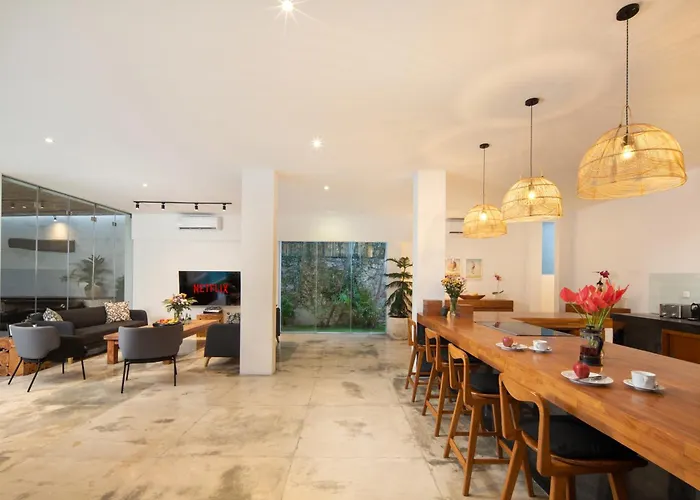 Huge Villa, 7 Bedr Pool Villa, Near & Clubs