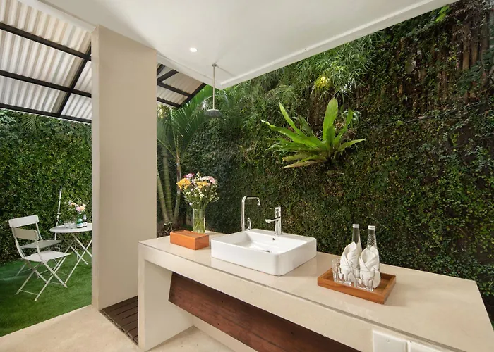 Huge Villa, 7 Bedr Pool Villa, Near & Clubs Villa *