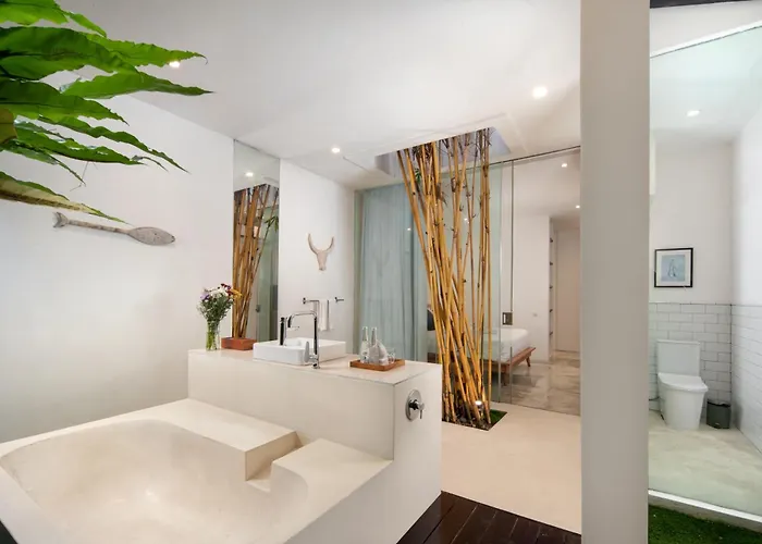 Villa Huge Villa, 7 Bedr Pool Villa, Near & Clubs *