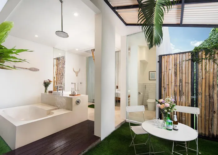 Huge Villa, 7 Bedr Pool Villa, Near & Clubs *
