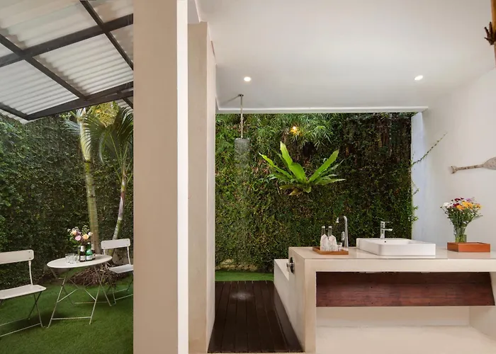Huge Villa, 7 Bedr Pool Villa, Near & Clubs Villa
