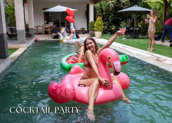 Huge Villa, 7 Bedr Pool Villa, Near & Clubs Villa