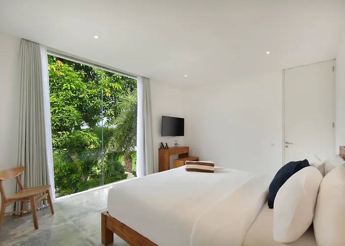 Huge Villa, 7 Bedr Pool Villa, Near & Clubs *