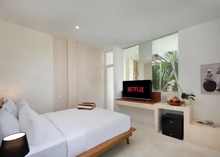 Huge Villa, 7 Bedr Pool Villa, Near & Clubs Villa