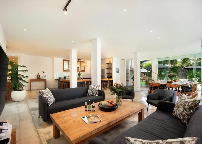 Huge Villa, 7 Bedr Pool Villa, Near & Clubs