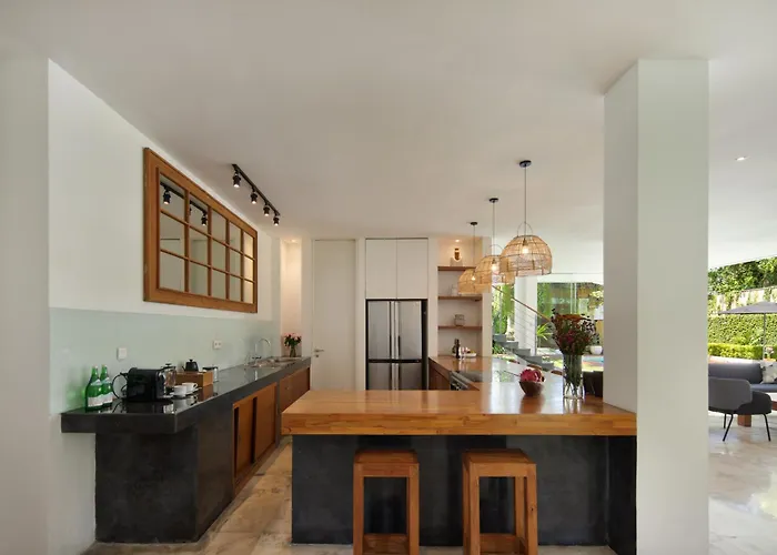 Huge Villa, 7 Bedr Pool Villa, Near & Clubs Villa *