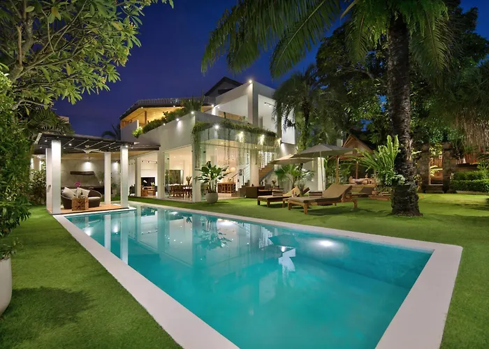 Huge Villa, 7 Bedr Pool Villa, Near & Clubs *